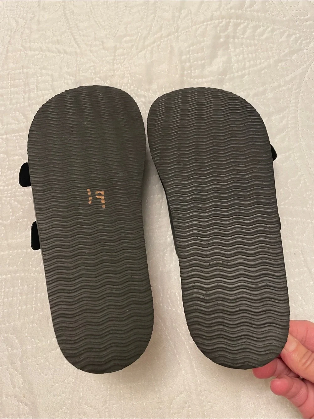 NWT CLIFFS By White Mountain AVATAR Size 9 Flat Sandals